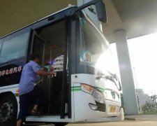 Обережно, відео! Що відбувається з пасажирами автобуса під час ДТП