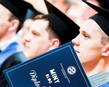 Поки наші здають сесію: Кембридж нагороджує студентів за кращі сідниці