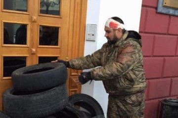 Одесский Майдан заблокировал мэрию и жжет покрышки