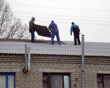 Сватово отстраивают после взрывов (фото)