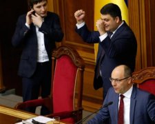Миллиарды на рекламу: политики вытрусили бюджет, оставив украинцев без зарплат и пенсий