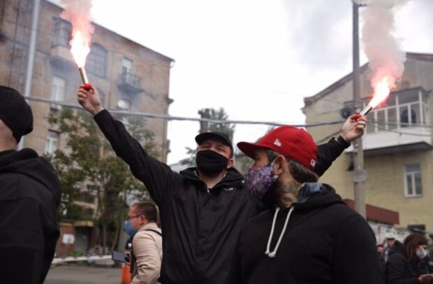 Протести біля офісу Медведчука, фото: nationalcorps.org