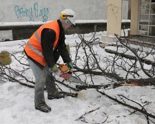 Без света остались 54 населенных пункта на Харьковщине (фото)