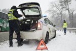 Краще об'їжджайте: негода спровокувала страшну аварію в Києві, є постраждалі