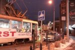 Харківський "герой парковки" перекрив дорогу трамваїв, містяни лютують: "Олені не читають знаки!"