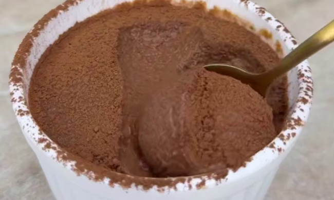 Шоколадный десерт из хурмы, кадр из видео