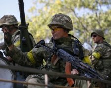 Била АТОшника молотком по голове: скандальная путинистка сбежала от правосудия