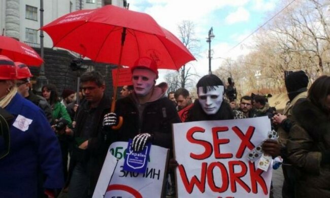 "Нічні метелики" промарширували по Києву: опубліковано відео