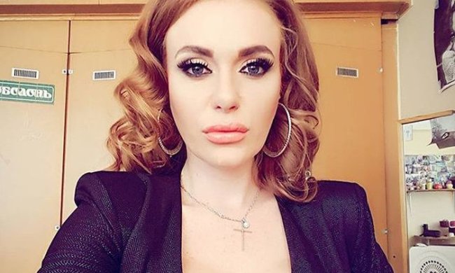 Гола Камінська прикрила груди лише кексиками: чим брудніше, тим смачніше