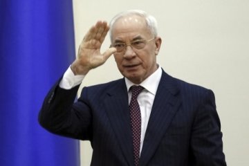 Суд вернул пенсию "бедному" Азарову