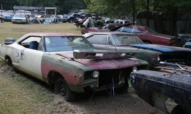 Кладовище Dodge і Plymouth, кадр з відео