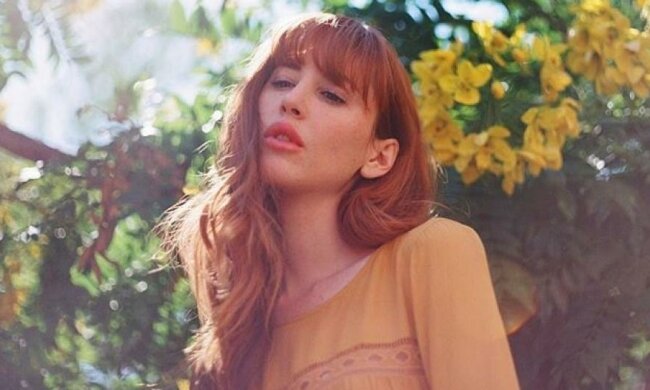 Известная модель поразила длиной своих ног