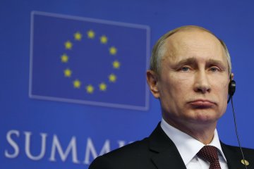 "Сама двигается, он уже не контролирует себя": новое фото Путина взбудоражило сеть
