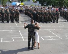 Боевая романтика: солдат после присяги отдал свое сердце, но не Украине