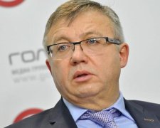 На коливаннях гривні заробляють $15 млн – економіст