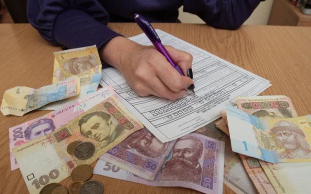 Податком по українцях: чинуші знову звинувачують у всіх бідах звичайних громадян