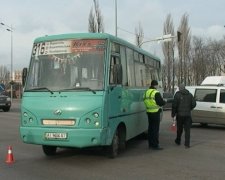 Маршрутка с пассажирами попала в аварию в Киеве