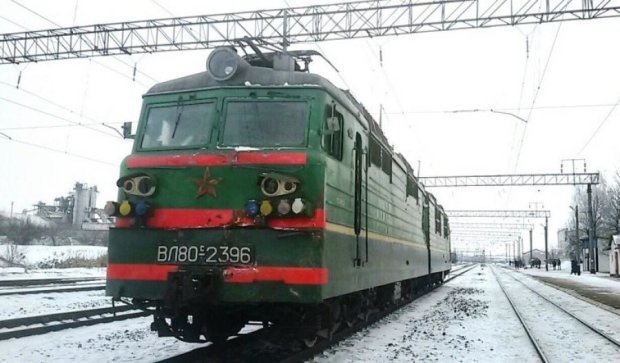 Поезд снес грузовик на Одесской железной дороге