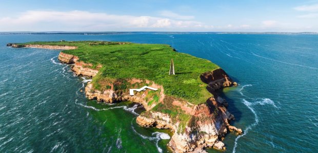 Путінські археологи нахабно захопили легендарний український острів