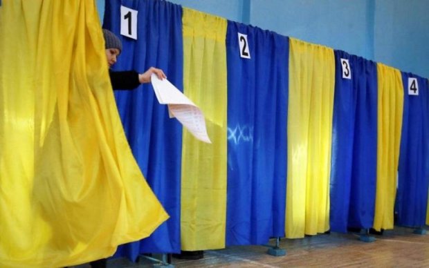 Украинцам предложили новую Конституцию и систему выборов