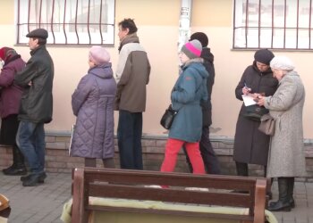 Очередь за гуманитарной помощью. Фото: скрин youtube