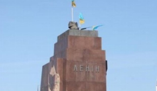 Туфлі харківського Леніна демонтують за 1,7 млн гривень