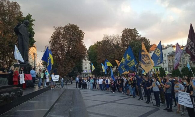 Розлючені львів'яни відправили Зеленського "в Ростов " слідом за Януковичем