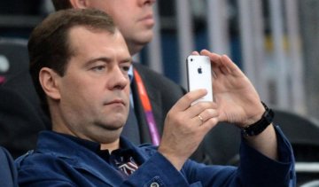 Медведєв із покемонами підірвав інтернет (ВІДЕО)