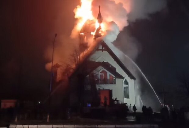Пожежа в церкві, кадр з відео: Facebook Віктор Хорошун