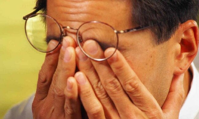 Вчені назвали сім звичок, що псують зір