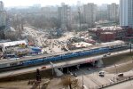 У Києві слідом за мостами "втомилася" зупинка, українці не стрималися: "Карма Кличка"
