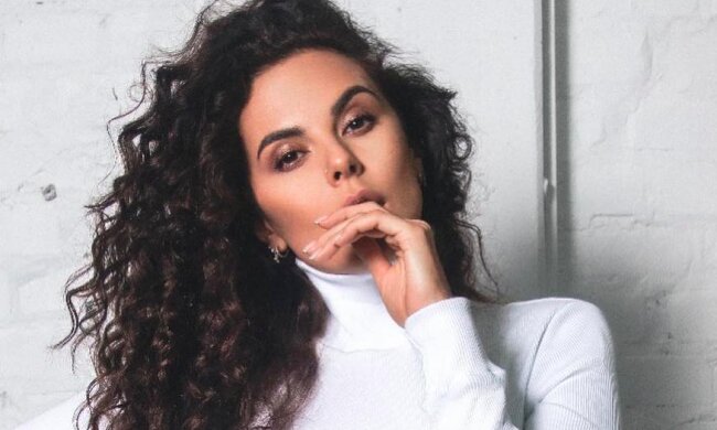 Каменских представила горячий клип "Elefante": латексные наряды, страстные мужчины и... украинская сопилка