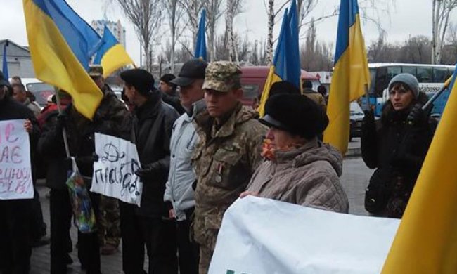 Під судом Дніпропетровська проходять два мітинги (фото)