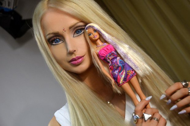 "Украинская Барби" опозорила мать только одним фото