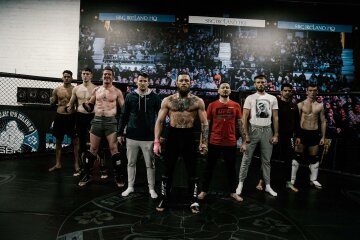 Конор Макгрегор с командой, facebook.com/thenotoriousmma