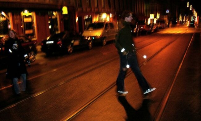 Українців запропонували штрафувати за відсутність світловідбивачів