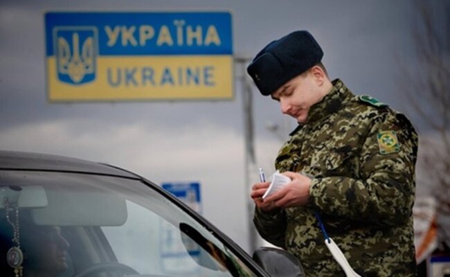Проверка документов на границе, фото из свободных источников