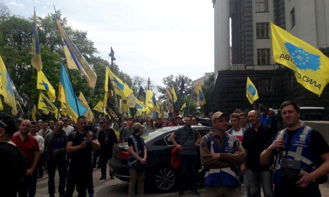 АвтоЄвроСила, мітинг євробляхерів - фото Знай.ua
