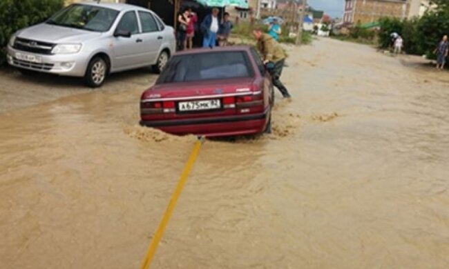 В Судаке утонуло пять автомобилей