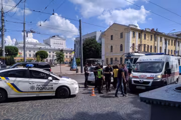 У Львові некерований легковик "припаркувався" в будинок, водій не встиг навіть зойкнути: фатальні подробиці