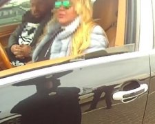 Як "львівська Света” поліцейських матом “крила” (відео)