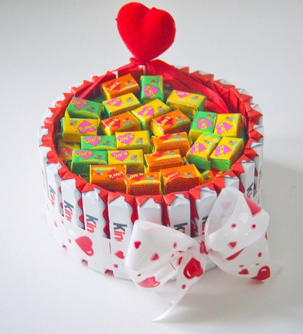 Руль из конфет — сладкий подарок своими руками