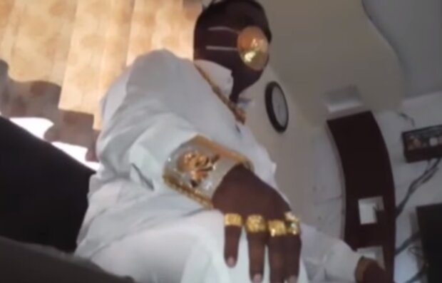 Золота маска, скріншот відео