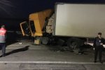 Без гальм: фура покалічила велосипедистку та ледь не впала з моста
