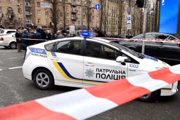 У Києві старий збоченець заманив двох школярок у темне лігво - слухалися нелюда, як загіпнотизовані