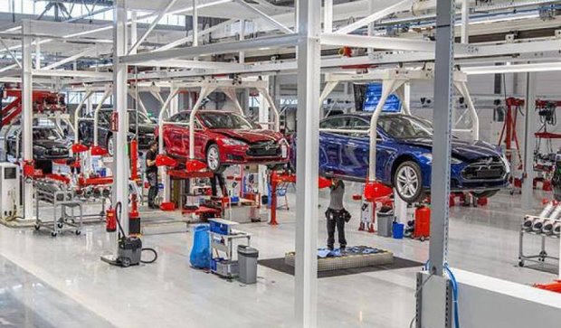 Компания Tesla открыла первый европейский завод в Голландии (фото)