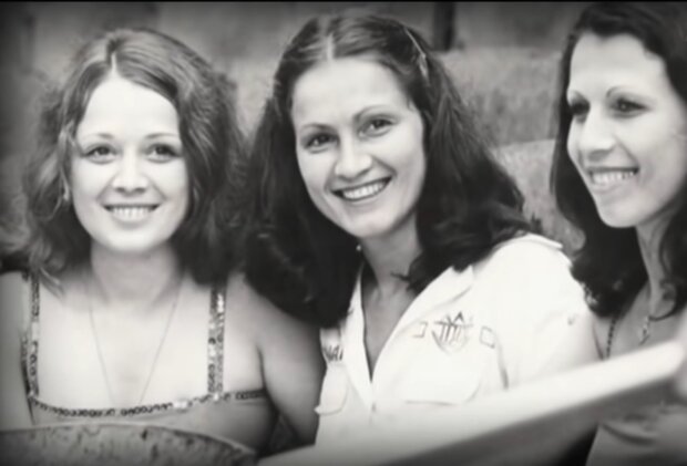 Софія Ротару із сестрами, фото із сімейного архіву.