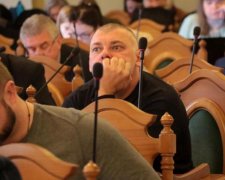 Голодные против сытых: как депутатская зарплата отразится на украинцах