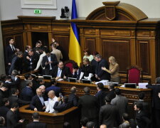 Верховна Рада, нардепи заблокували трибуну та крісло спікера - Знай.ua