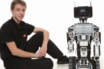 15-летний ужгородец собирает средства на создание роботов (відео)